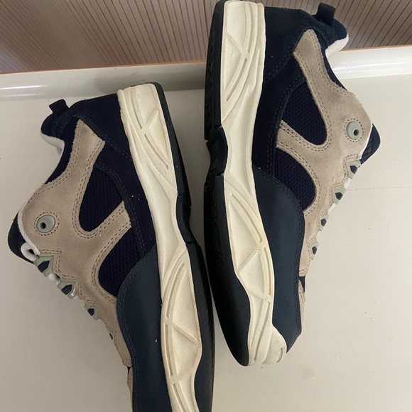 Boys / kids Utility  Sneakers in Black and Tan - Picture 5 of 12